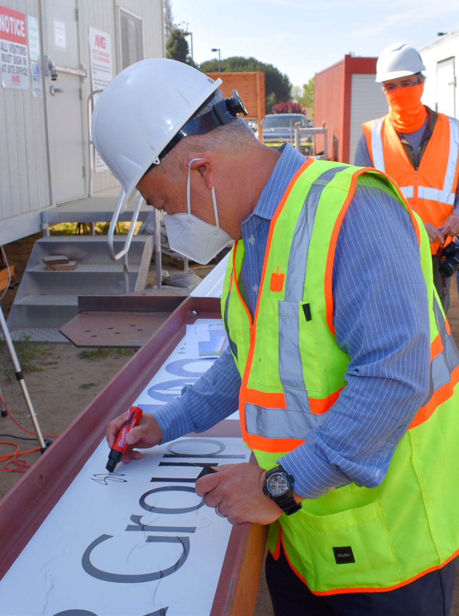 041521-smt-news-ach-beam-signing-005